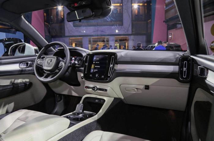 国产沃尔沃XC40五月底上市，定位紧凑SUV，内饰具有北欧气息