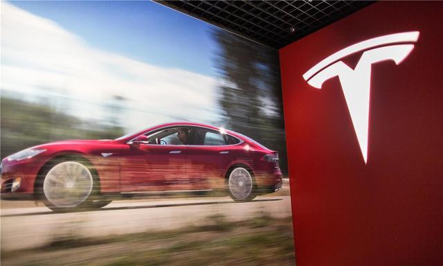 特斯拉Model S香港再次自燃，车主曾多次投诉电池问题