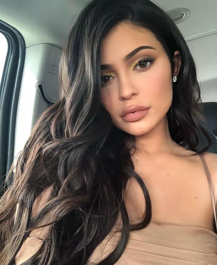 Kylie要结婚了？回顾Kylie Jenner一生遇到的所有男人！