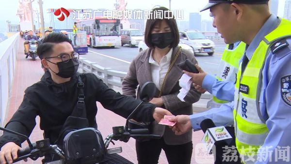 南京长江大桥骑车隐患多 交警20多天查处500多起违法
