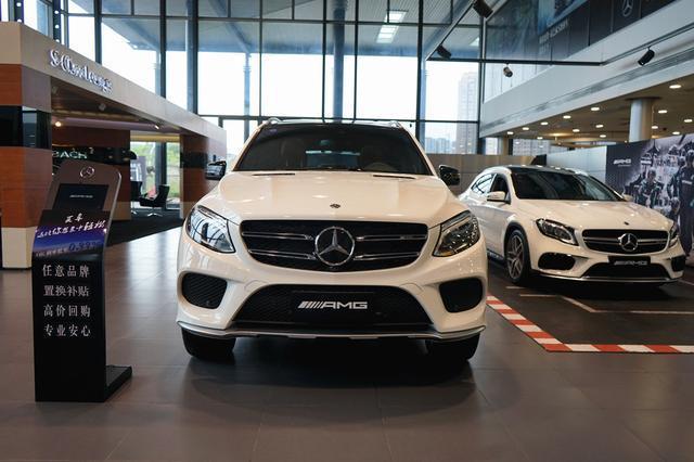 奔驰AMG GLE43，白外棕内，售价100万起