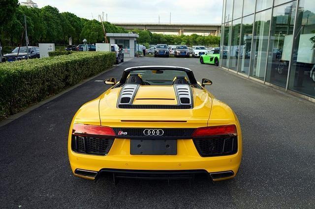 奥迪R8 V10 Spyder，维加斯黄色外观，售价262万起