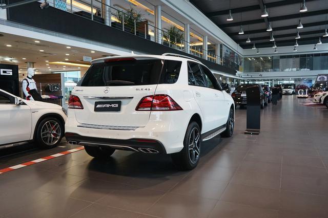 奔驰AMG GLE43，白外棕内，售价100万起