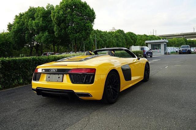 奥迪R8 V10 Spyder，维加斯黄色外观，售价262万起