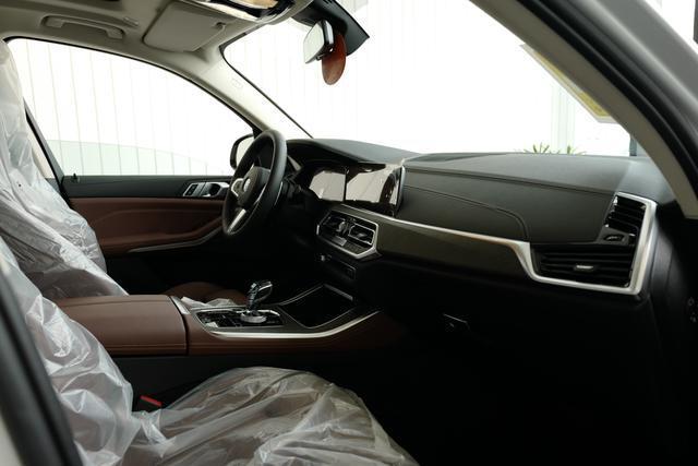 宝马X5 xDrive40i M运动套装，官方售价77.99万