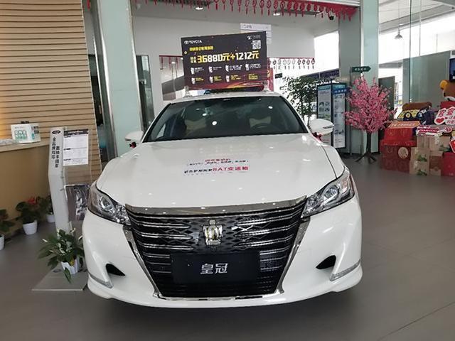 沃尔沃S90、皇冠、CT6和辉昂，30万预算买C级车怎么选？