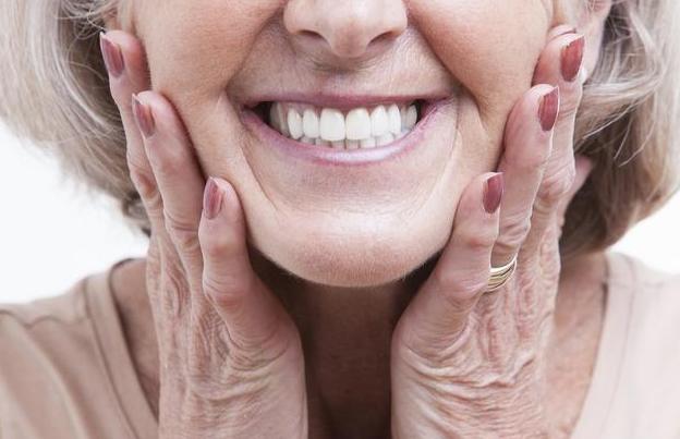 牙龈出血频繁，可能是这5种疾病来临的讯号