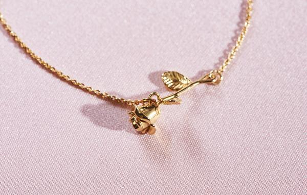 普拉达(Prada)推出首个黄金珠宝系列，绝妙创意缔造精致风尚，手工打造珍贵材质！