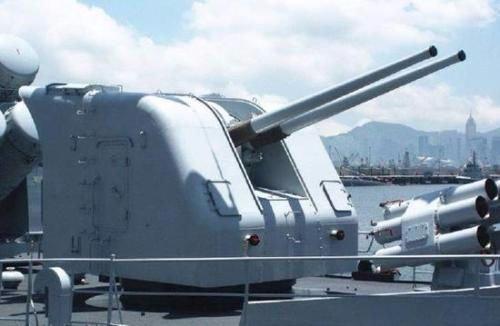早期双管100毫米舰炮自动化程度低