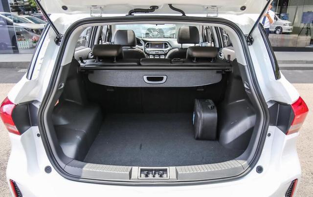 又一“大块头SUV车高1.7米标配LED+自动空调，光补贴就3.3万