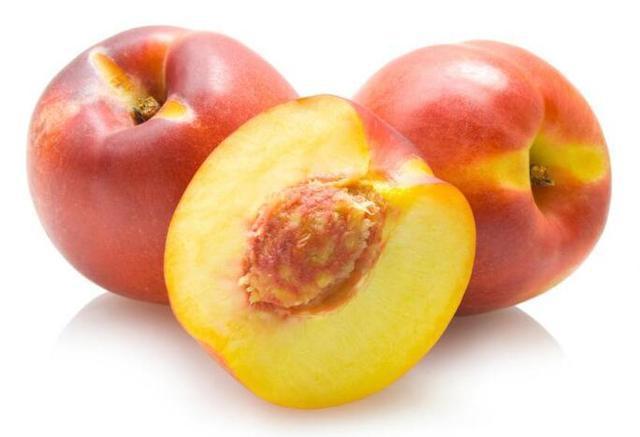 夏季吃桃子好处多多，但吃桃子也有4大坏处，5类人不能吃桃子！