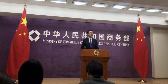 导语:很多男人会抱怨婚后老婆管太多,没有了自由。而对于婚后的女人来说,不管制下老公似乎很没安全感。而这两者的矛盾往往容易