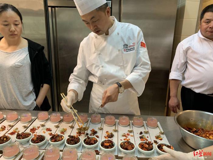 老字号新零售：你知道钟水饺外卖和堂食的区别吗？