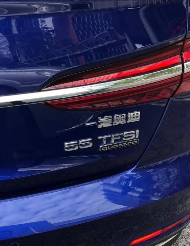 2019款全新奥迪A6L，蓝色涂装街头上路，似小号A8L！