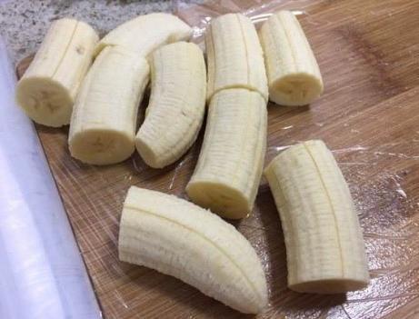 做脆皮香蕉，裹淀粉还是面糊？都不对，教你正确做法，金黄又酥脆