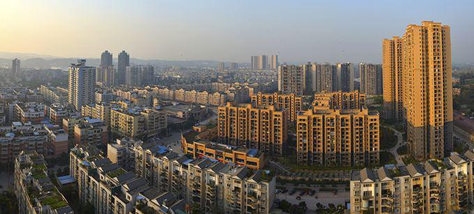 重庆九龙坡第一大城镇，人口20万，经济已经超过中等规模县城