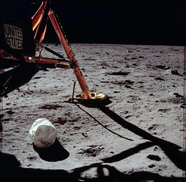 NASA探月新计划：取回50年前遗落在月球的96袋排泄物