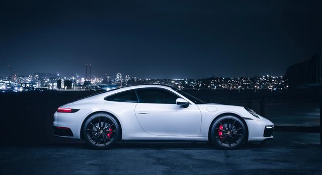 全新保时捷911 Carrera4S，外观像光滑的鹅卵石，无懈可击的设计