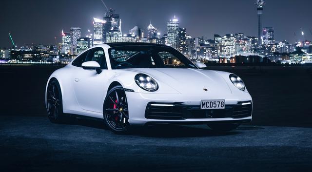 全新保时捷911 Carrera4S，外观像光滑的鹅卵石，无懈可击的设计