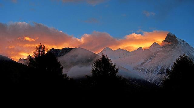 漫步云端 之四姑娘山、夹金山、达瓦更扎3日游雪山日出云海星空