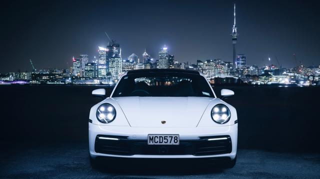 全新保时捷911 Carrera4S，外观像光滑的鹅卵石，无懈可击的设计