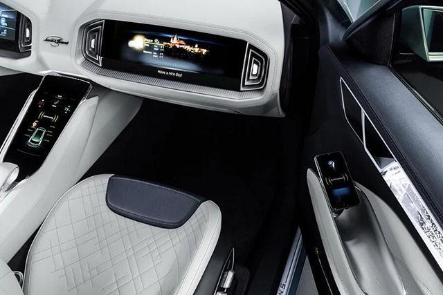 斯柯达真牛, 新车内饰三块液晶显示屏, 1.4T+四驱, 百公里油耗2L