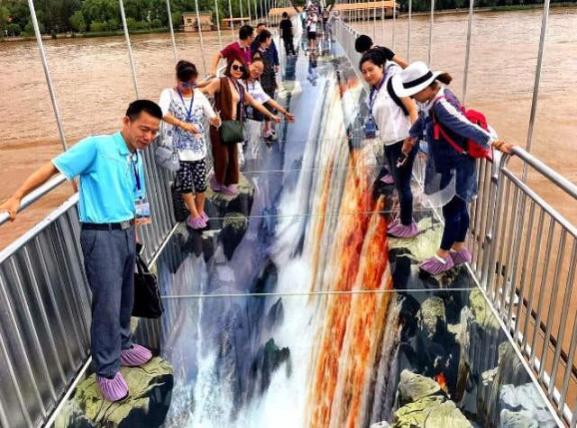 安徽打造7D动感玻璃桥，耗资1000万，网红必去打卡地