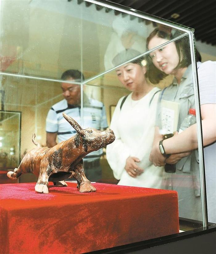 300余件“牛”艺术品让人大开眼界