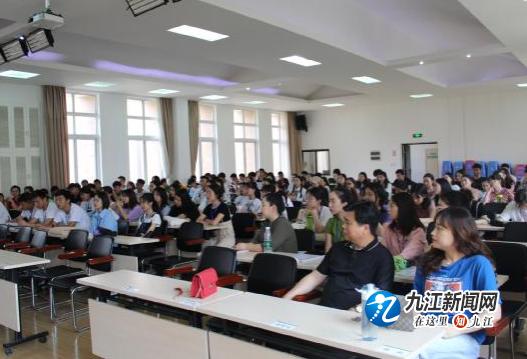 双峰小学濂溪校区迎来九江职业大学艺术学院见习生