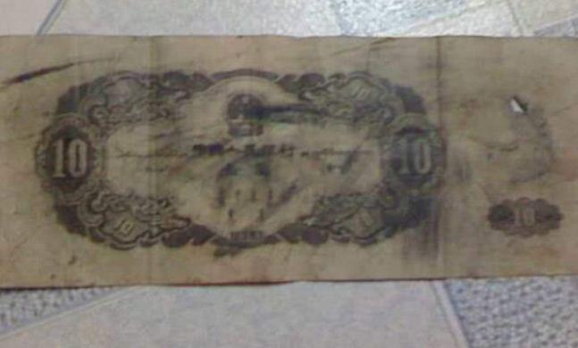 村民老宅发现一张旧纸币，价值十万，银行：已停止流通，强制回收