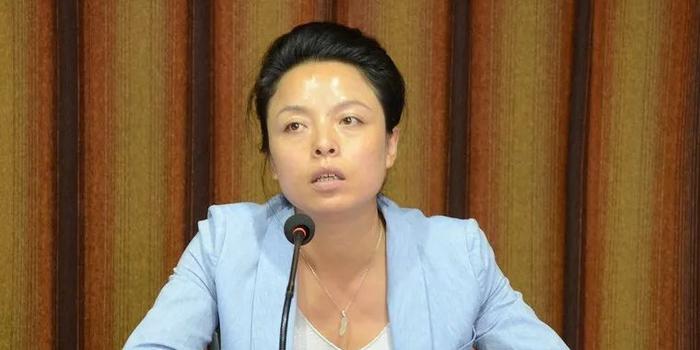 王宝强自从与前妻离婚之后你,就一直保持低调的行事作风,今年除了出演了贺岁档电影《新喜剧之王》以外,王宝强就鲜少再出现在公