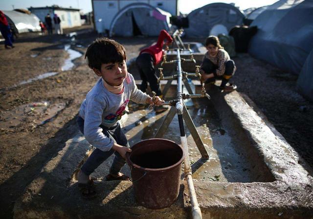 叙利亚难民现状：人口买卖猖獗，严重缺乏食品和饮用水