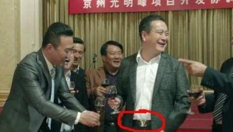 不会挑选腰带？那就看看丁义珍李达康是如何挑选搭配的