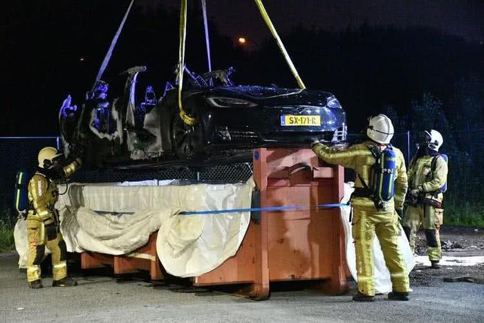 特斯拉再发自燃事故：比利时一辆Model S充电时起火烧毁