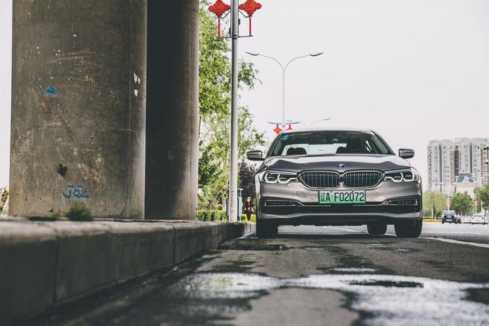 你想早高峰走公交道吗？试驾全新BMW 530Le