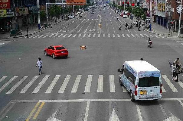 闯了红灯后，为何收不到违章信息？老司机：你可能遇到这3种情况