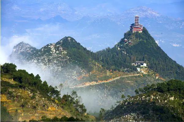 贵州好玩旅行地：盘州市丹霞山，猴耳天坑，云舍村，加鸠梯田