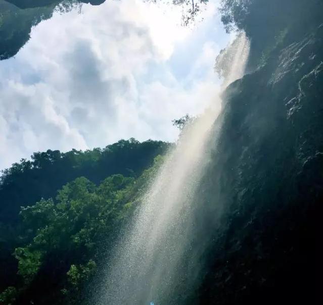 贵州好玩旅行地：盘州市丹霞山，猴耳天坑，云舍村，加鸠梯田