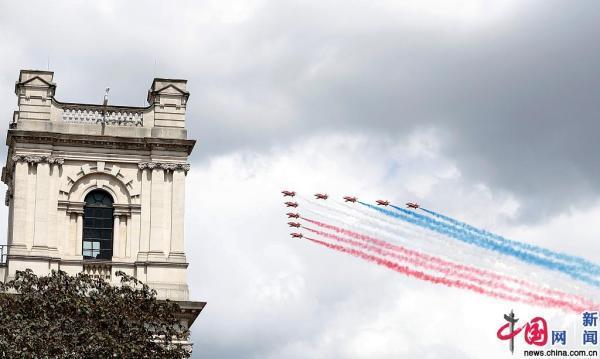 英国皇家阅兵庆典举行“红箭”特技飞行表演队奉献精彩空中特技