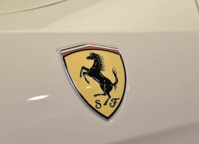 能坐四个人的法拉利，GTC4Lusso！