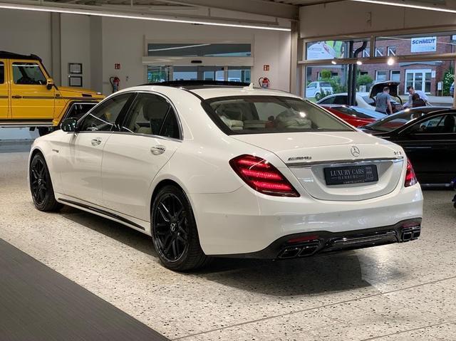 梅赛德斯AMG S63，外观黑白配色