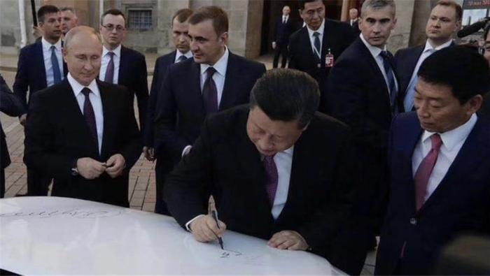 中俄两国元首在哈弗F7上签名留念，这次该为自主品牌自豪了吧？