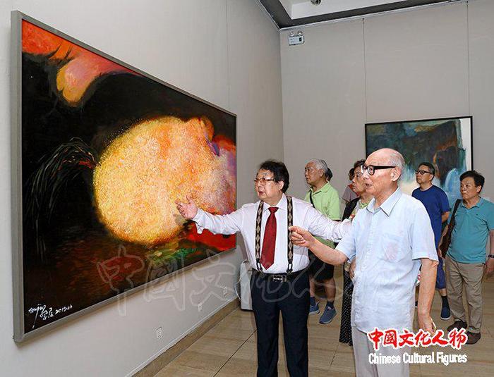 邵大箴参观雕琢复朴——蔡居抽象画展对蔡居油画艺术给予高度评价