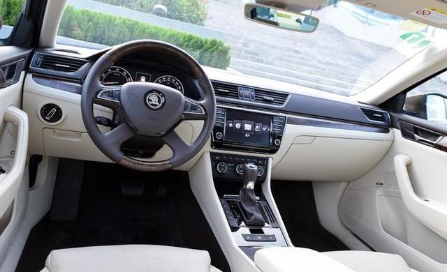 亲民德系B级车，斯柯达速派价格持续走低，12.13万买自动入门版
