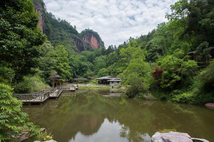 丹霞地貌只知道丹霞山？这四座山都是丹霞名山，还是世界遗产