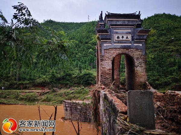 赣州龙南县杨村镇500岁太平桥遭洪水袭击 所幸主体完好