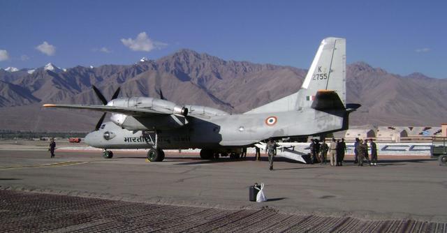 一架军机在边境坠毁，印度10万大军进入战备，大批苏-30升空警戒