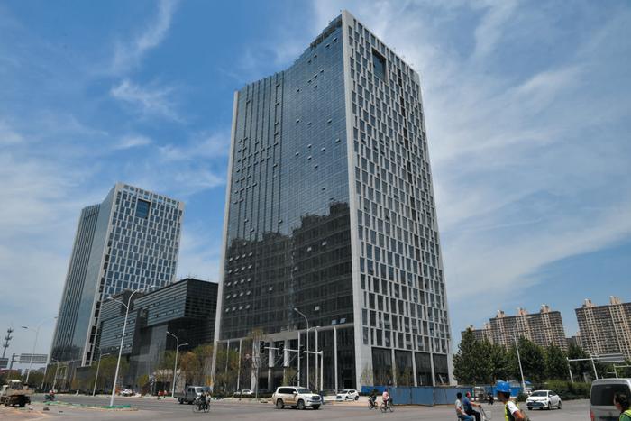 裕华楼宇经济蓬勃发展,截至2018年底,商业总面积达到1700万平米,已有40余家企业总部和金融机构入驻。新京报记者 吴江 摄