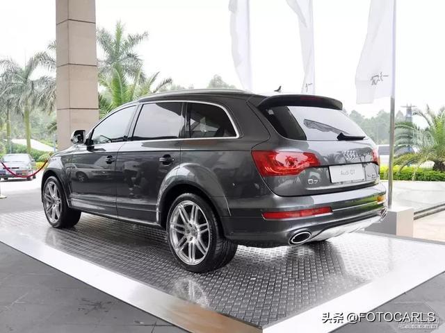 V12版奥迪Q7旗舰实拍，它才是奥迪的真大佬，售价256.8万