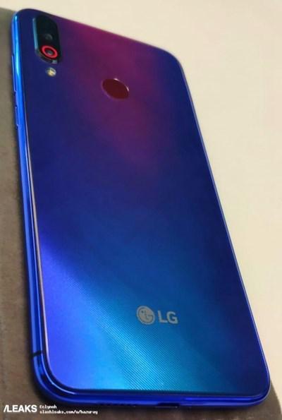 LG W系列手机正面曝光：采用水滴屏设计